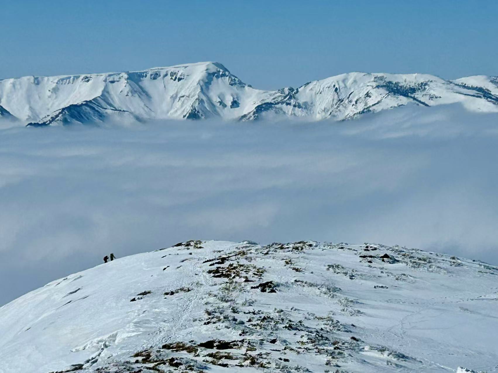 平標山・仙ノ倉山 雪山縦走｜標高2,026m 冬の谷川連峰を縦走する西暦登山