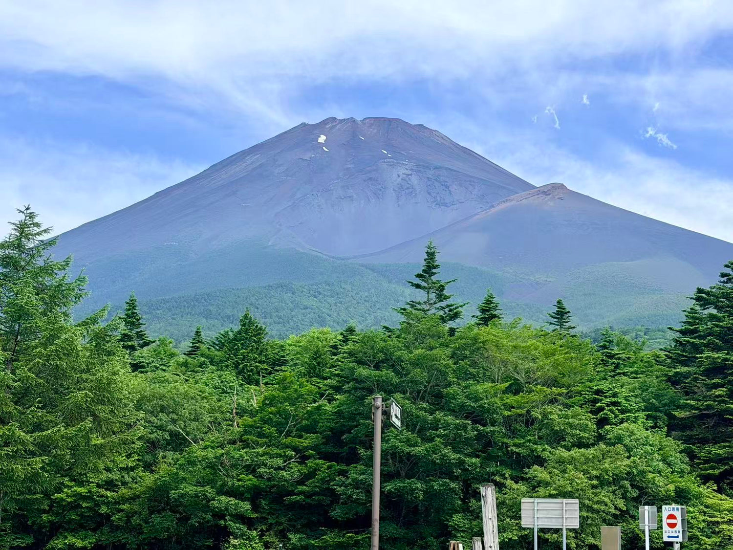 【富士山日帰り登山】富士宮ルートから登り、須走ルートへ下山！山開きシーズンの登山レポート