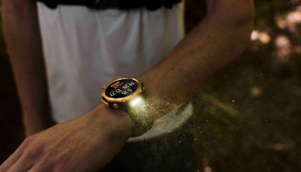 Amazfit T-Rex 3 ProのLED懐中電灯の使い方